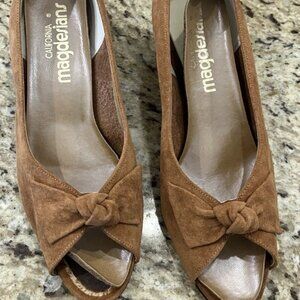 Vintage California Magdesians Tan Suede Peep Toe Heels Bow Size 6M Brown Shoe